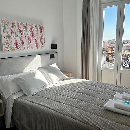 Hostal Besaya Мадрид Екстериор снимка