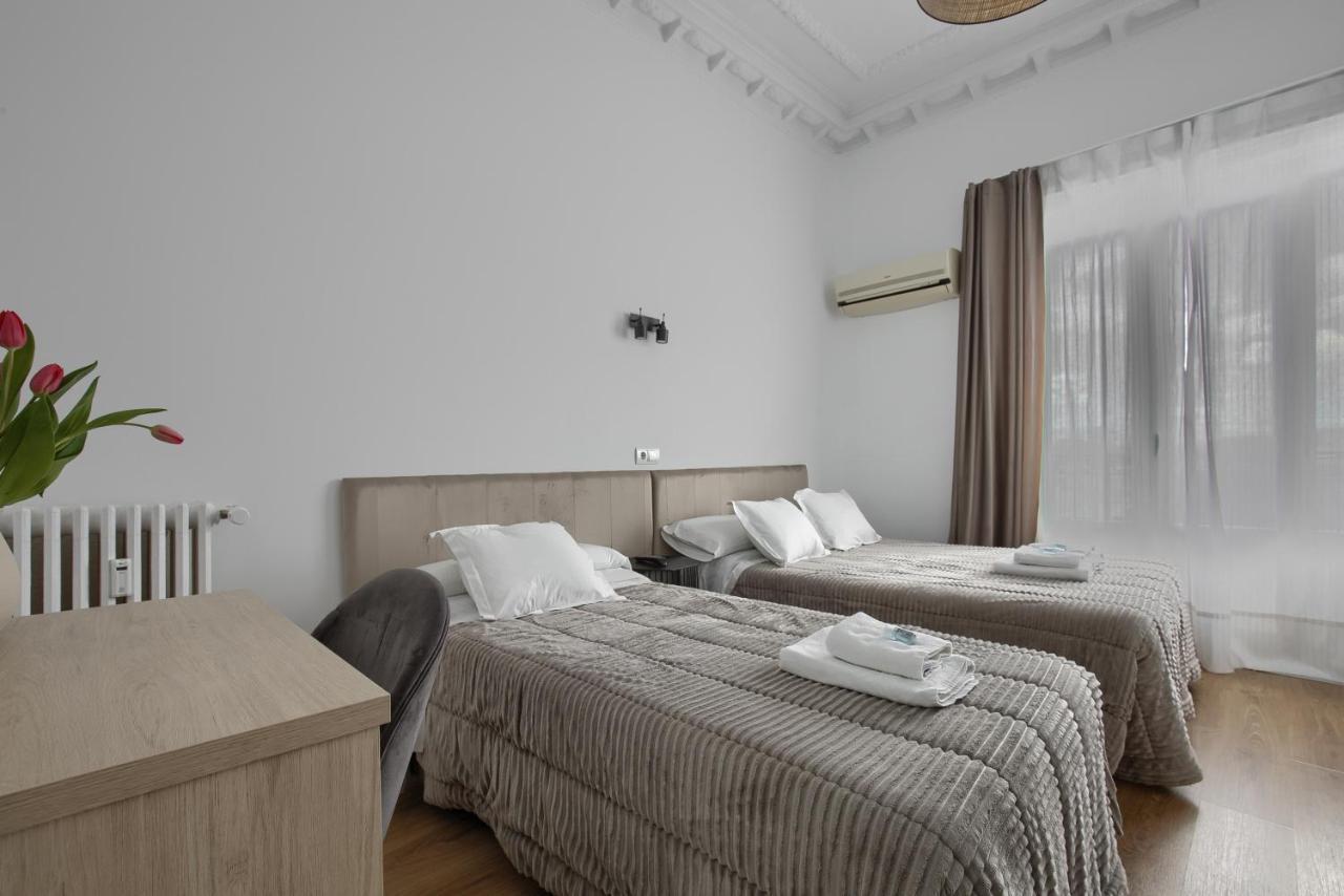 Hostal Besaya Мадрид Екстериор снимка