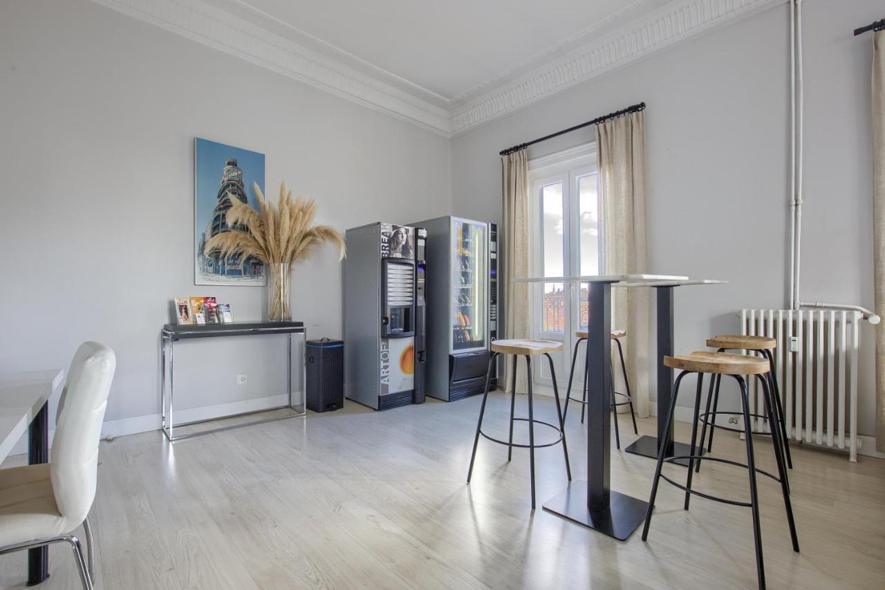 Hostal Besaya Мадрид Екстериор снимка