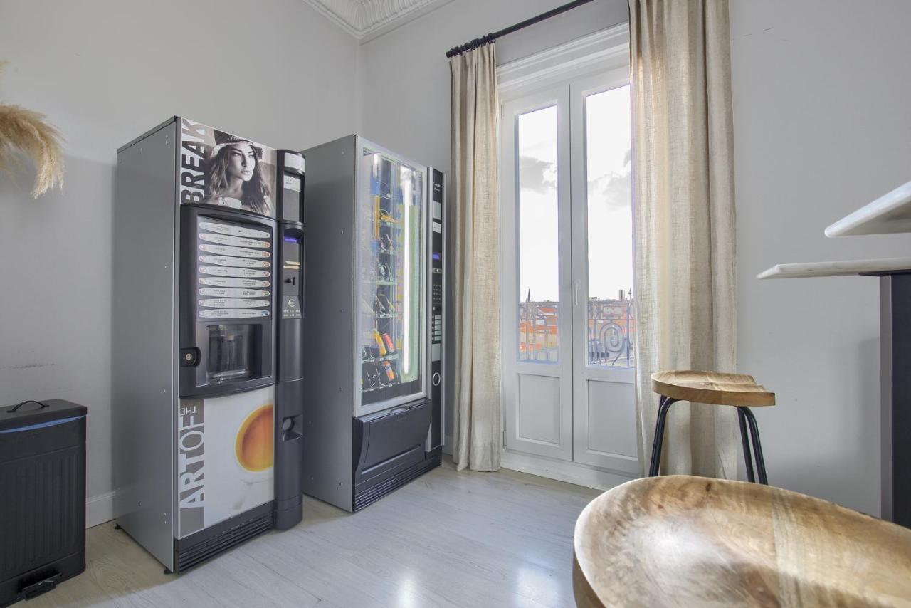 Hostal Besaya Мадрид Екстериор снимка