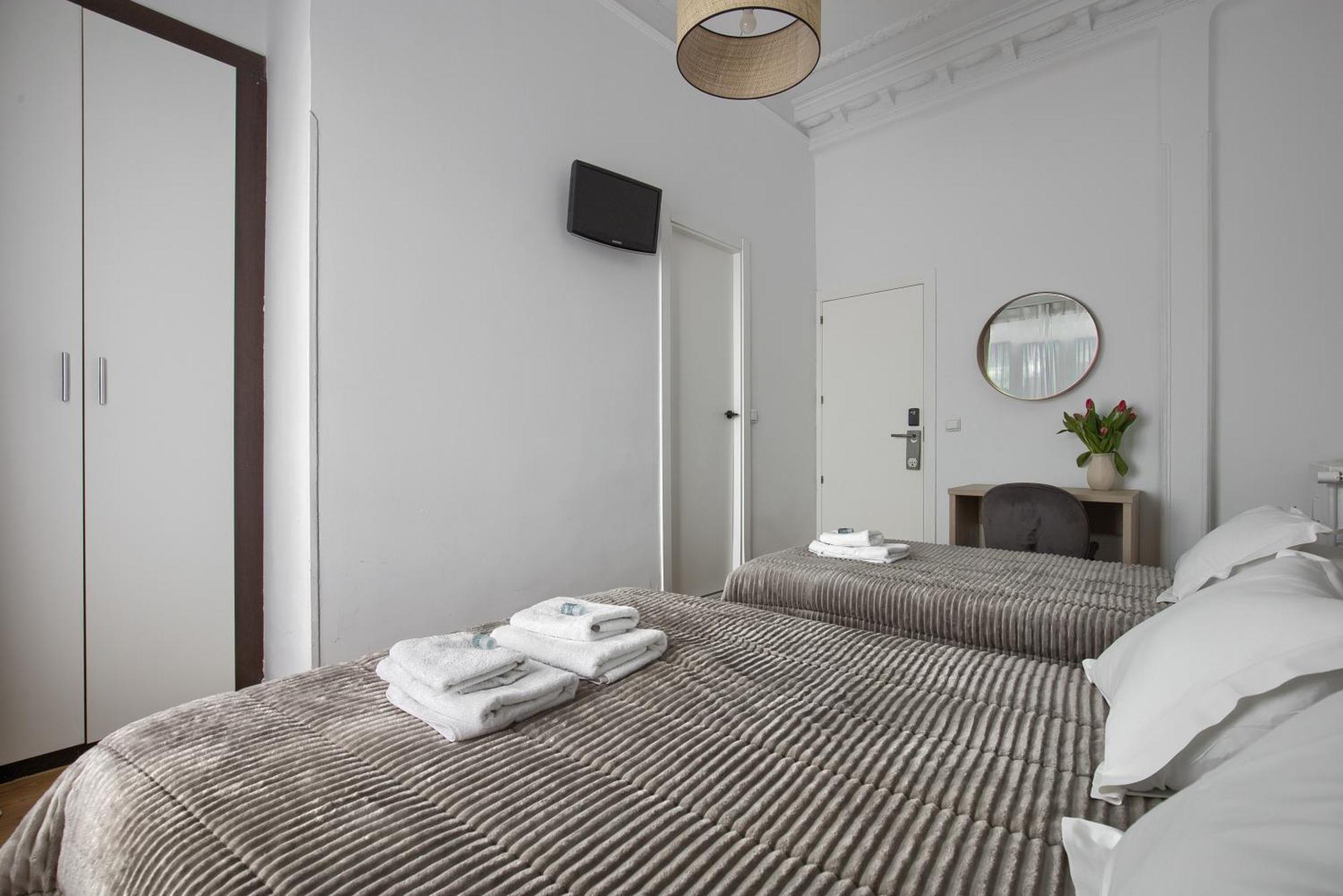 Hostal Besaya Мадрид Екстериор снимка