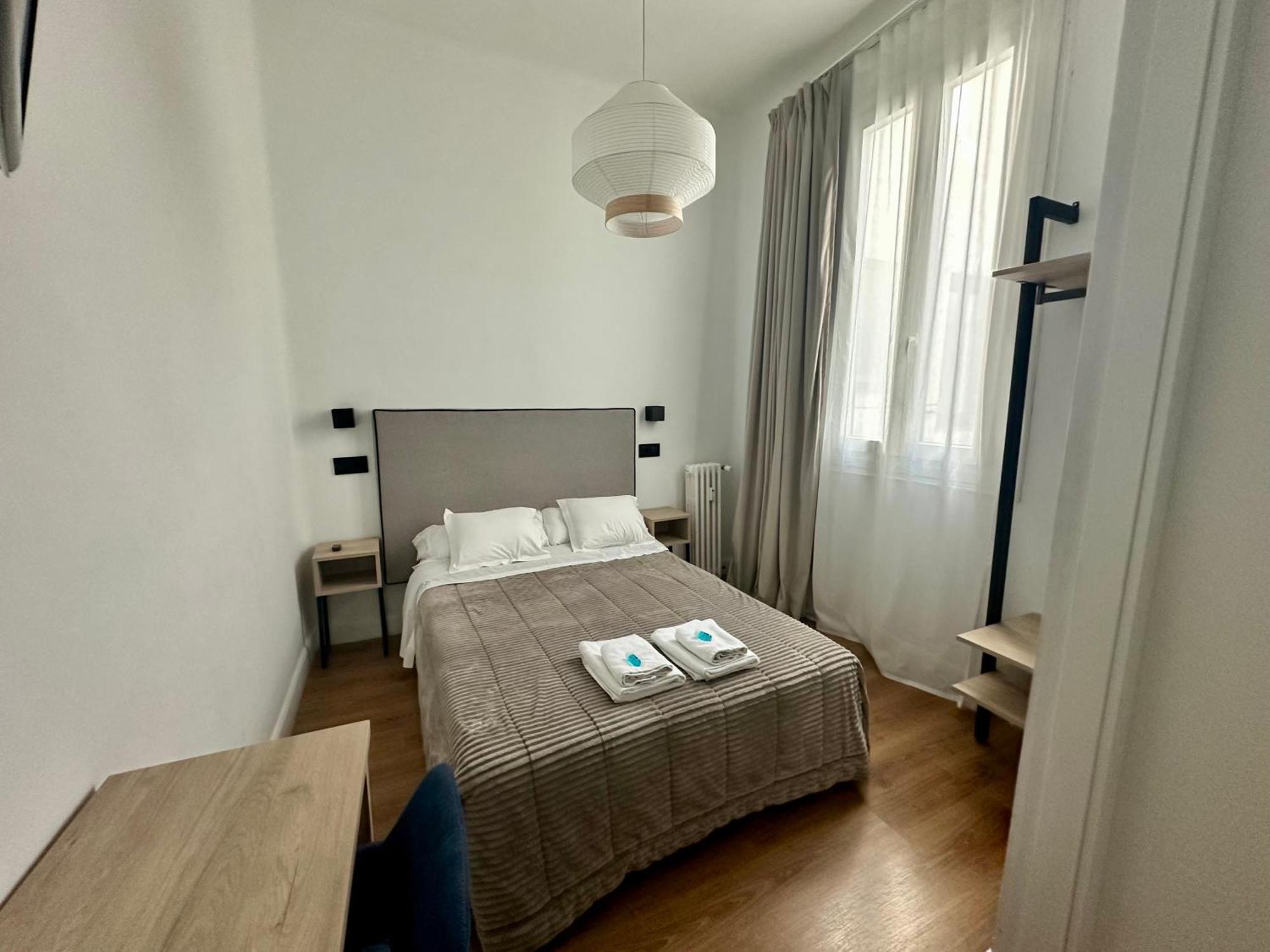 Hostal Besaya Мадрид Екстериор снимка
