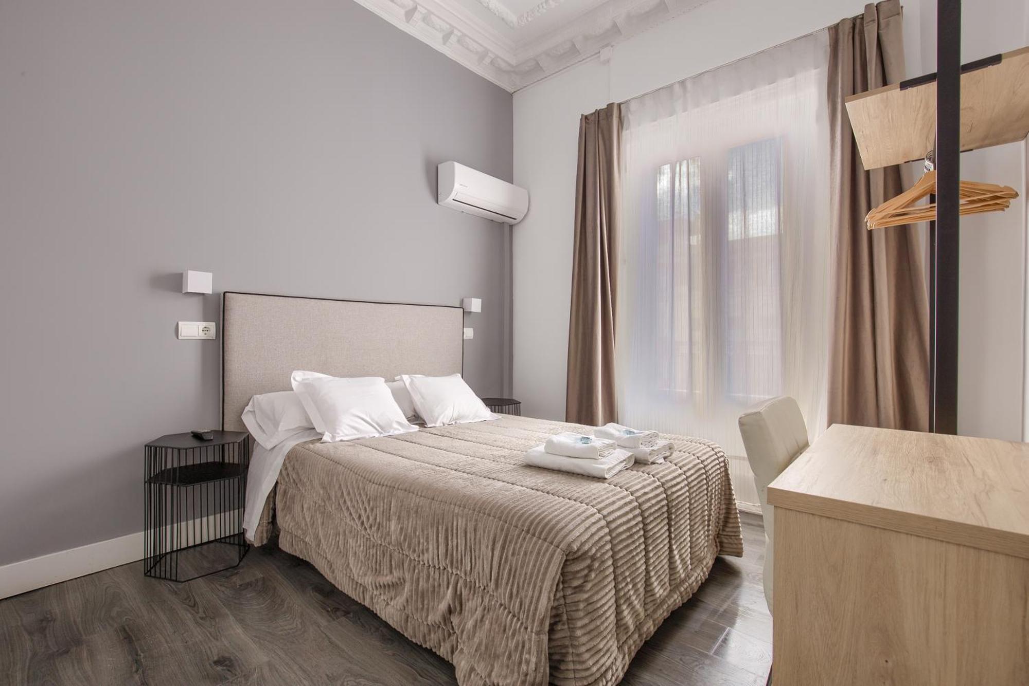 Hostal Besaya Мадрид Екстериор снимка