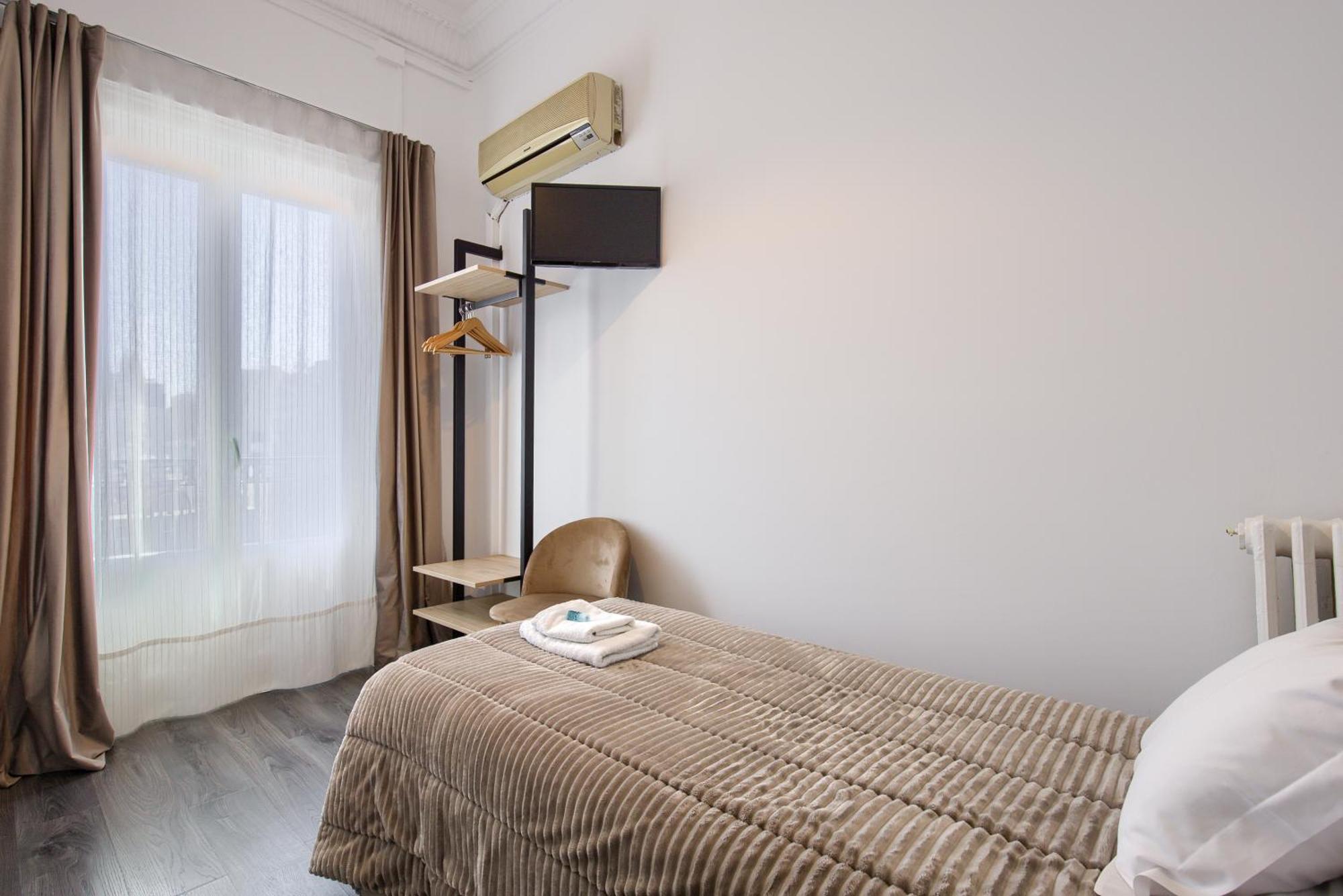 Hostal Besaya Мадрид Екстериор снимка