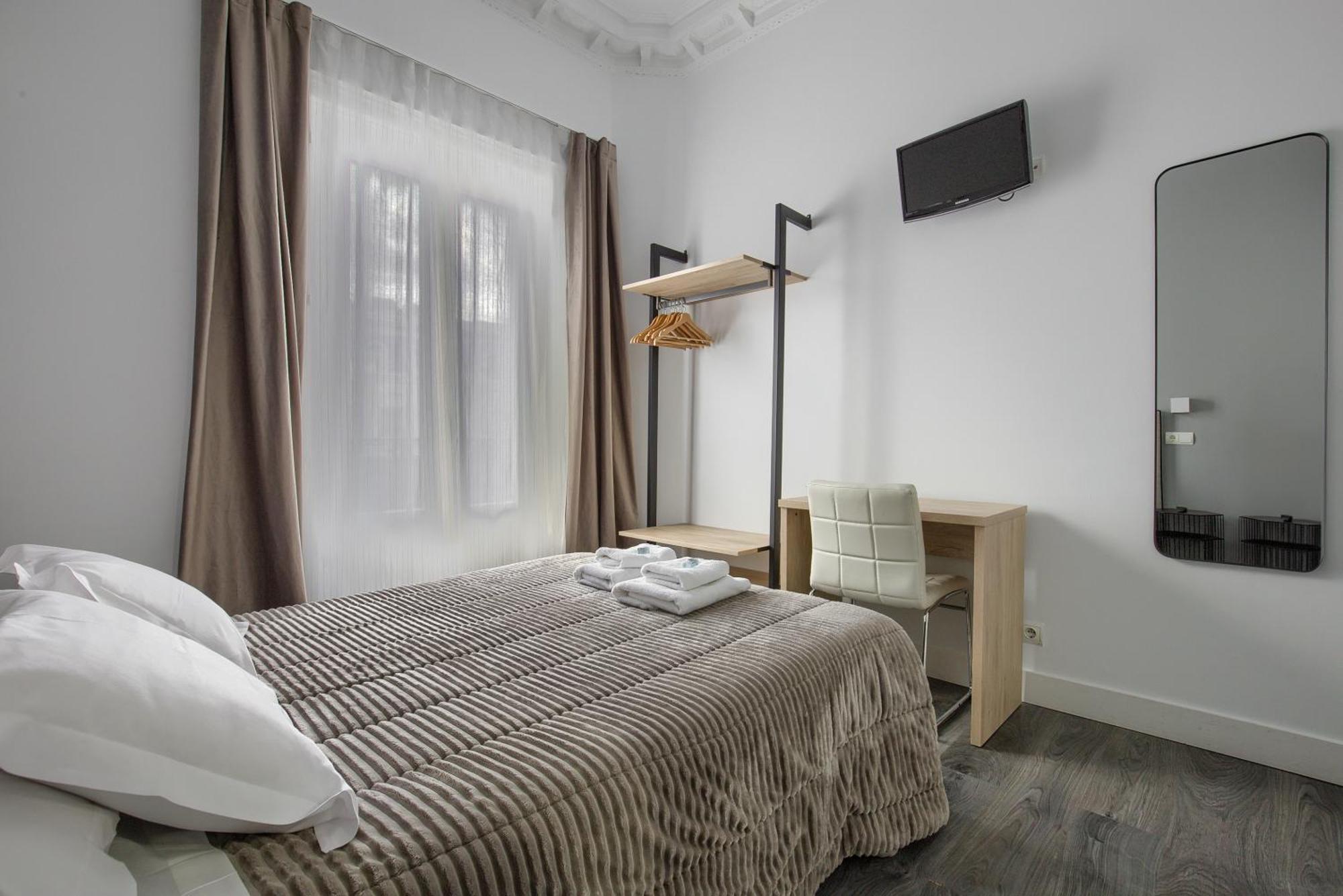 Hostal Besaya Мадрид Екстериор снимка