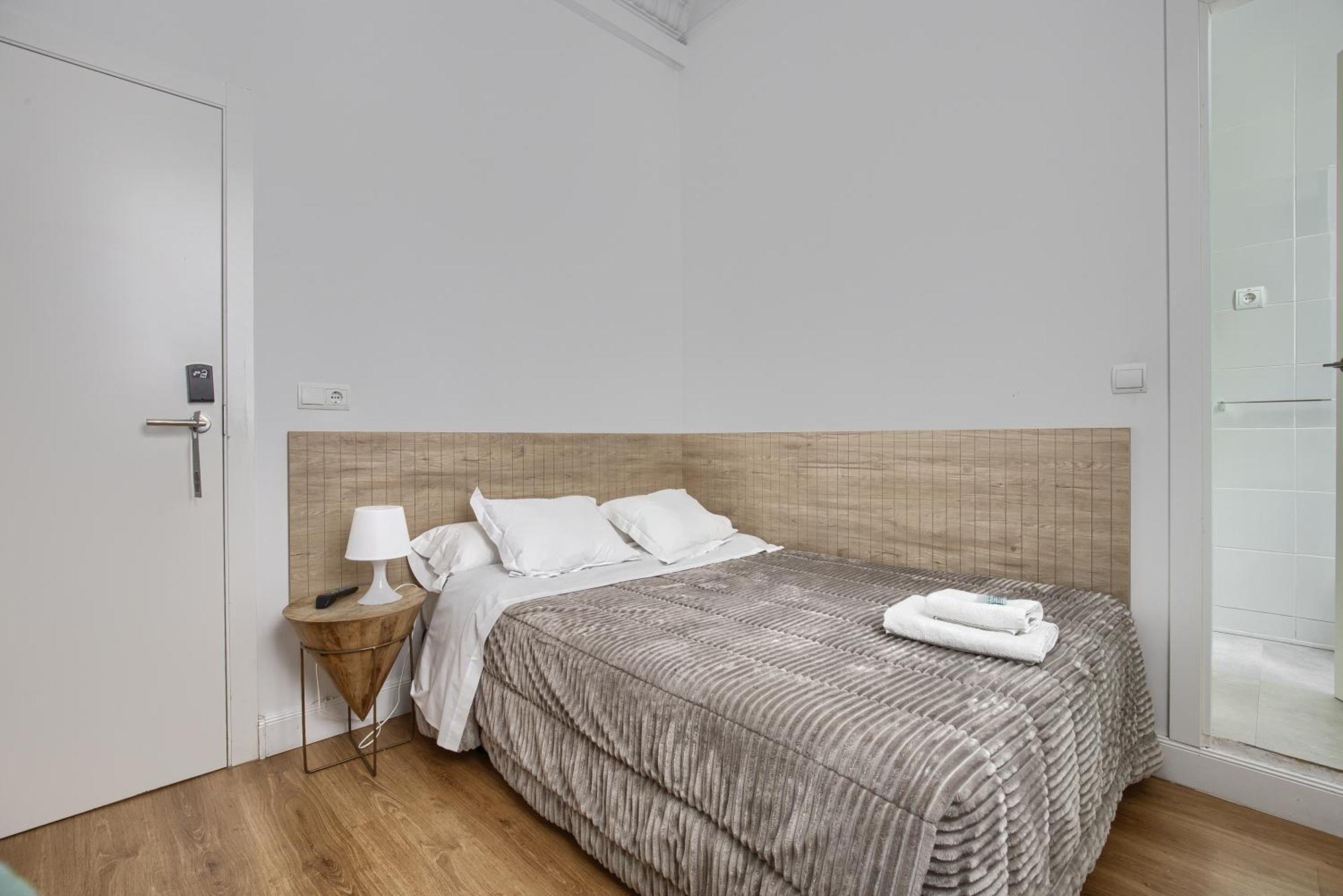 Hostal Besaya Мадрид Екстериор снимка