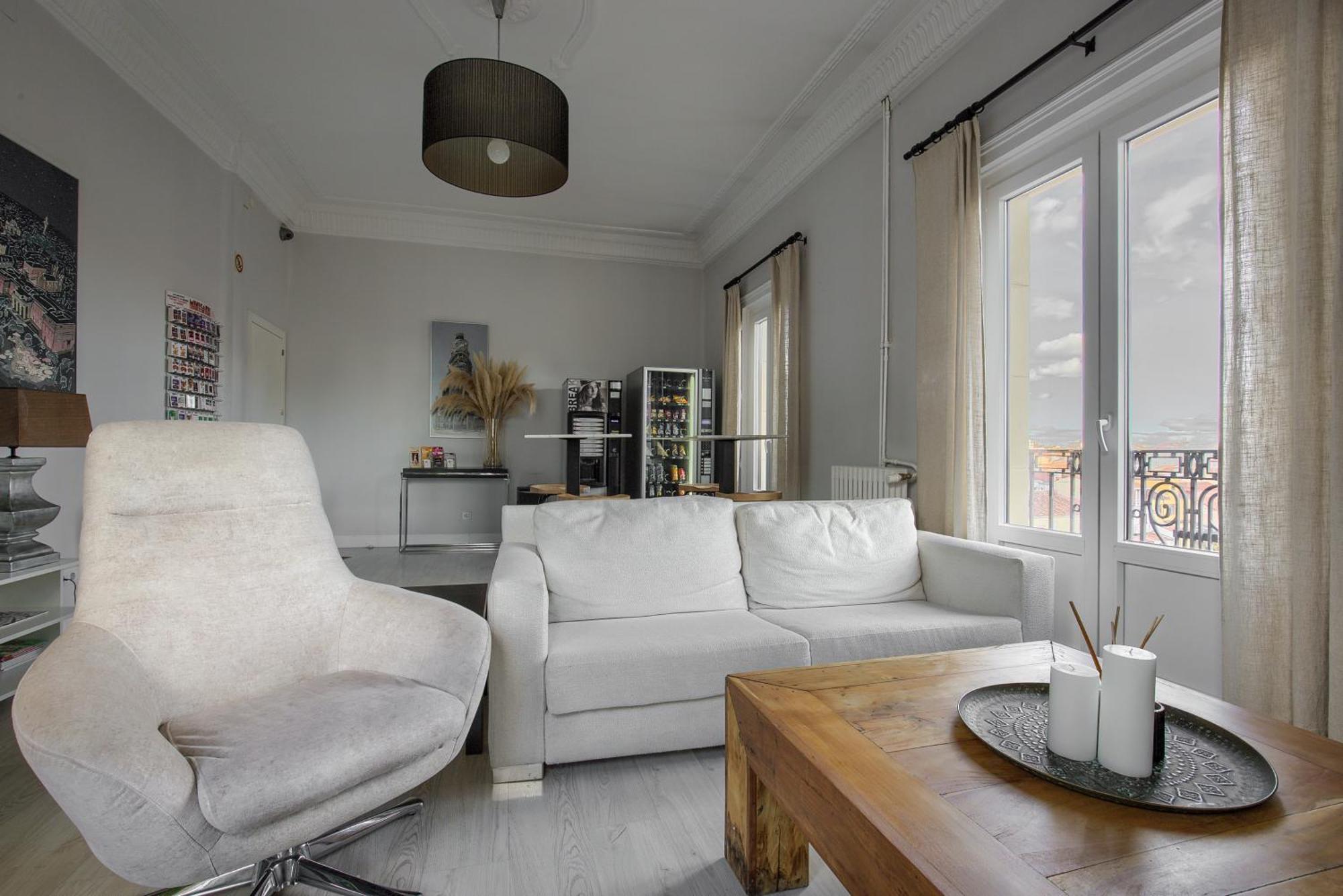 Hostal Besaya Мадрид Екстериор снимка