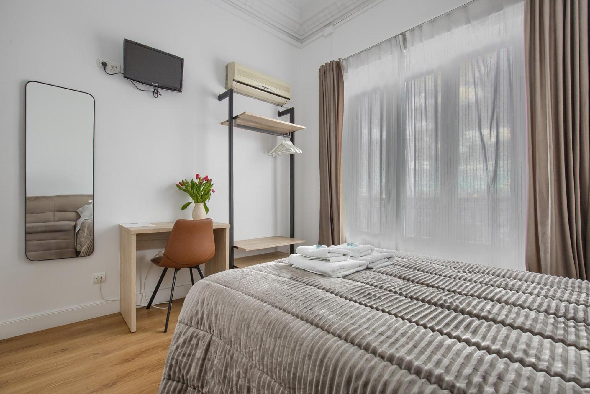 Hostal Besaya Мадрид Екстериор снимка