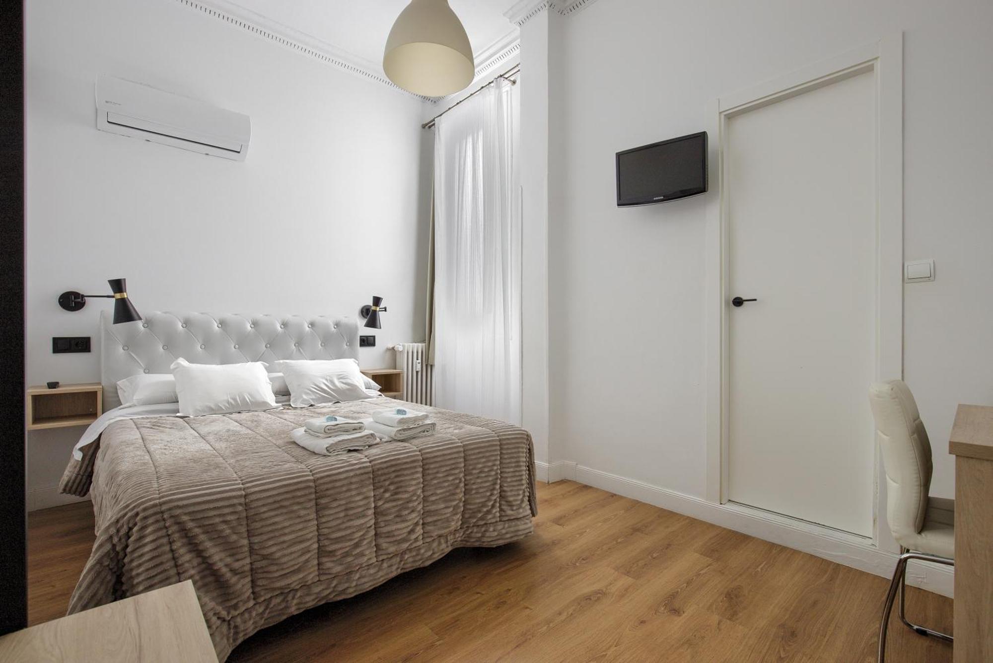 Hostal Besaya Мадрид Екстериор снимка