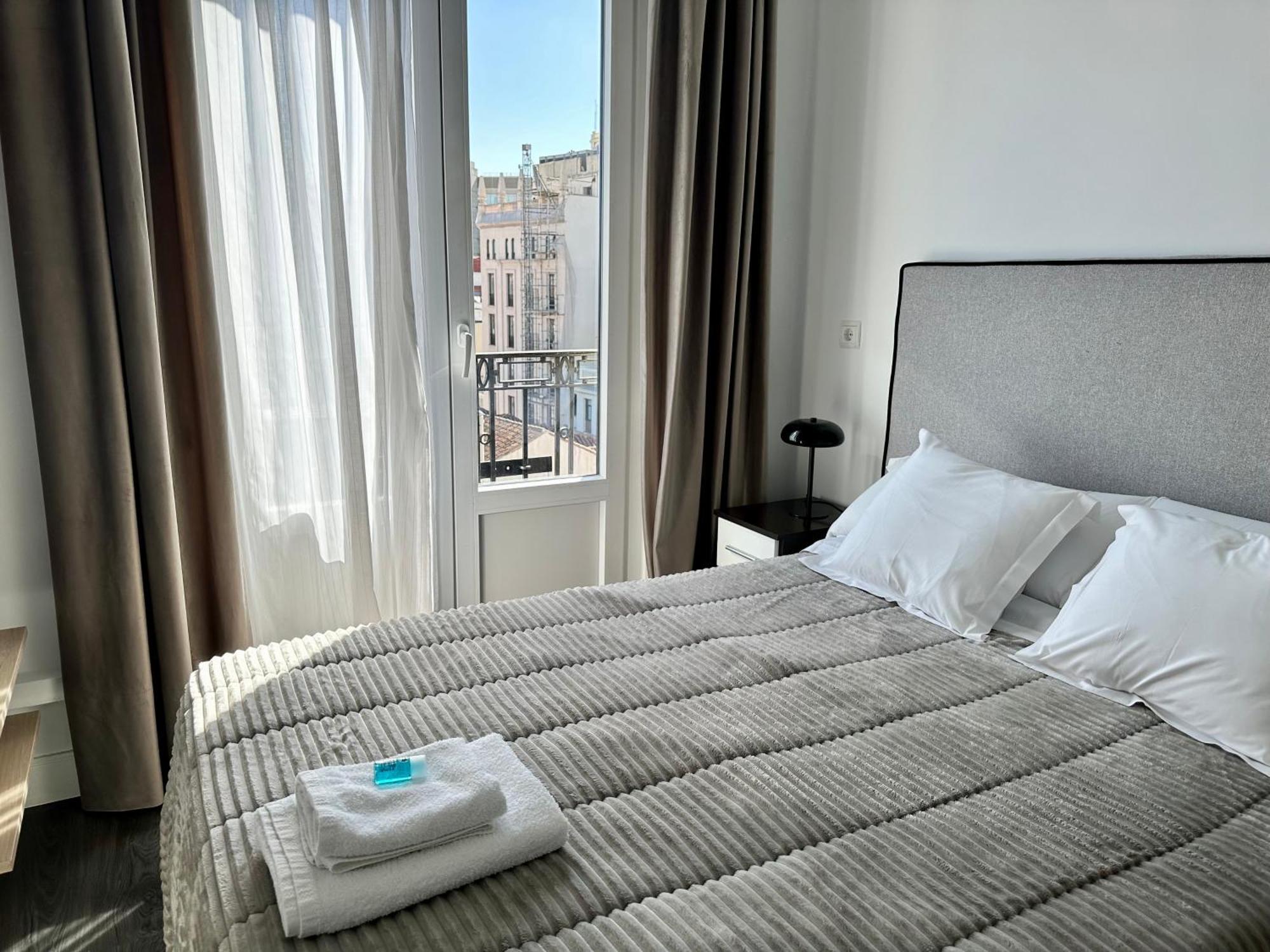 Hostal Besaya Мадрид Екстериор снимка