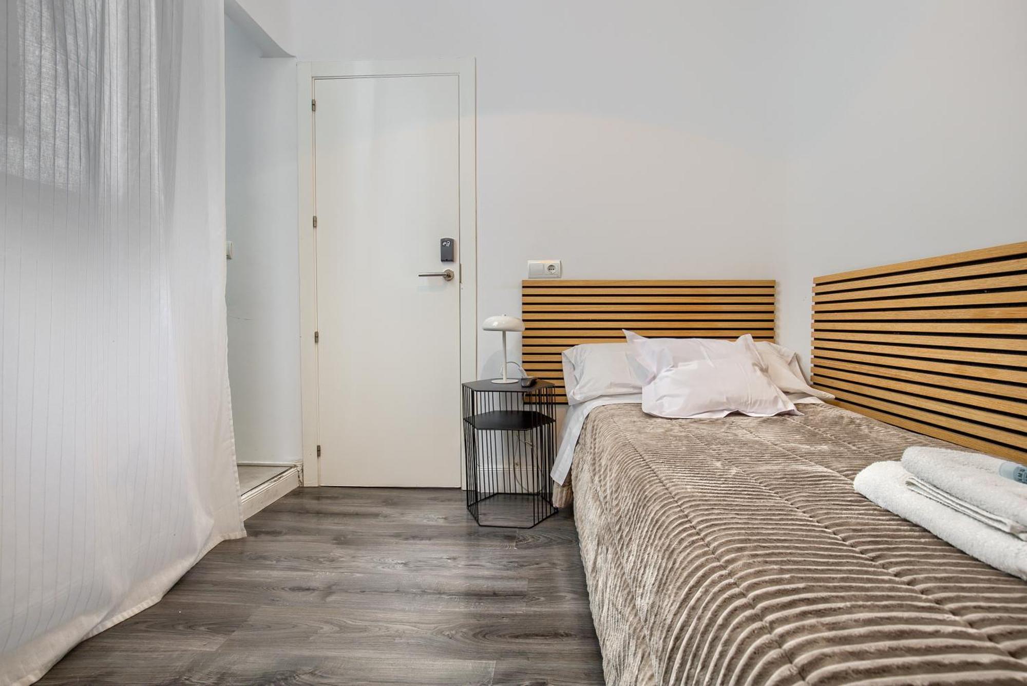 Hostal Besaya Мадрид Екстериор снимка