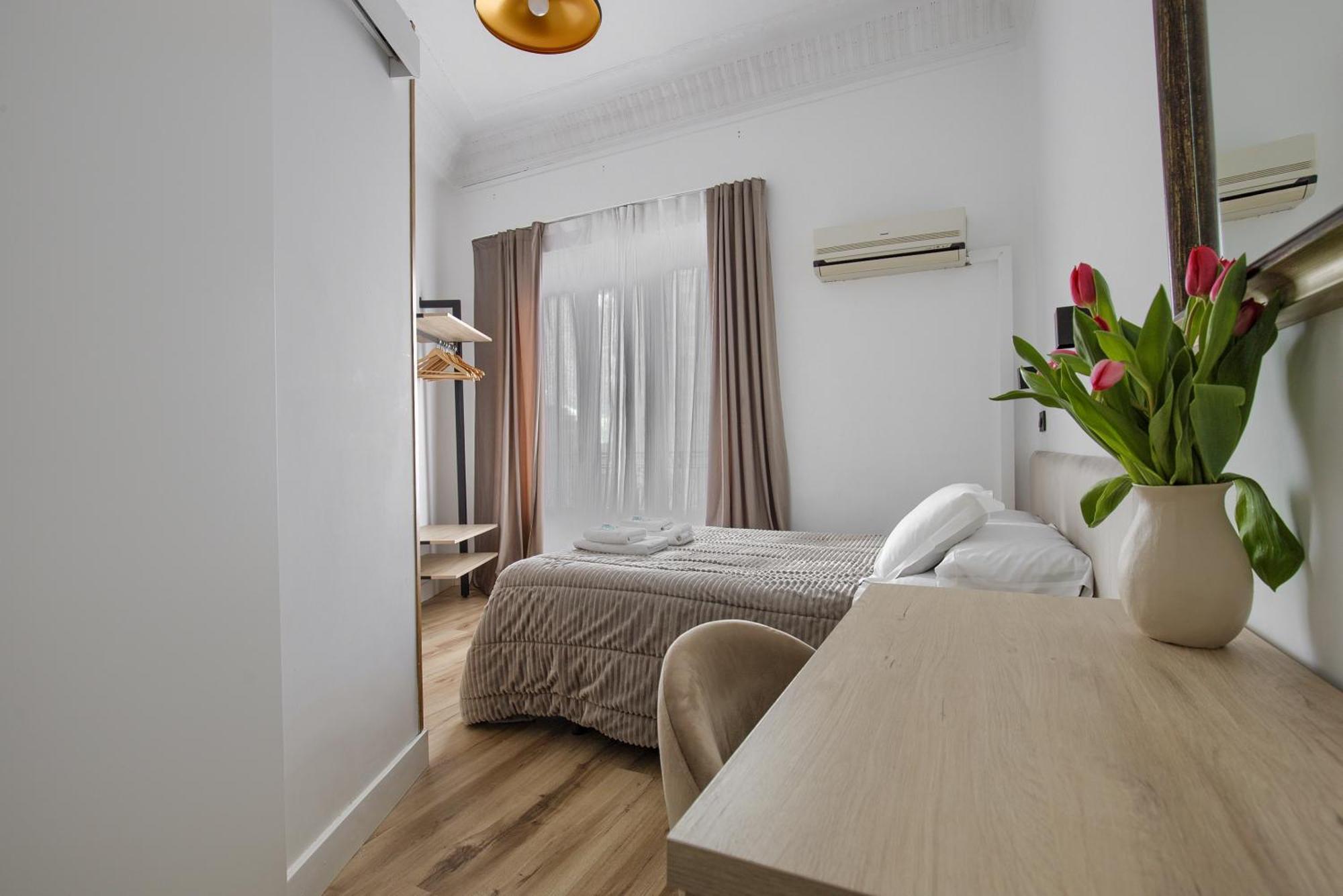 Hostal Besaya Мадрид Екстериор снимка