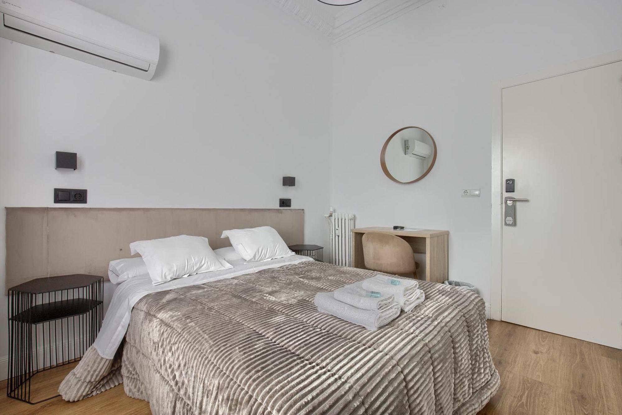 Hostal Besaya Мадрид Екстериор снимка