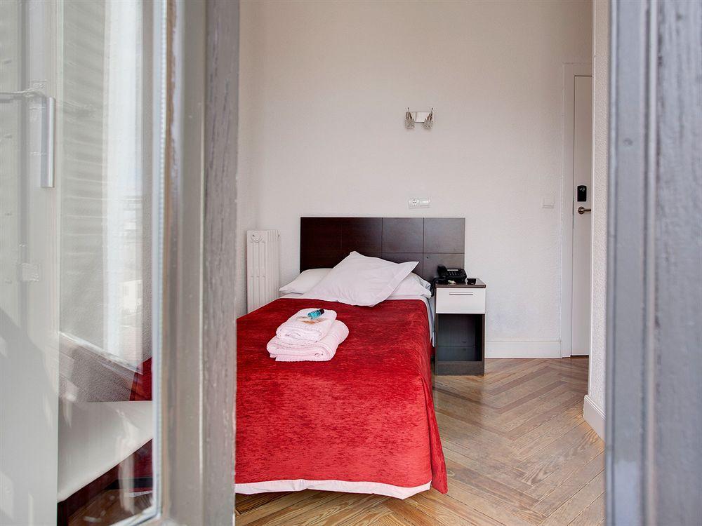 Hostal Besaya Мадрид Екстериор снимка